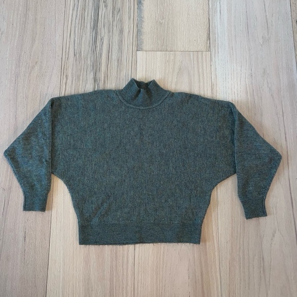 H&M Olive Green Sweater Size XS - Picture 1 of 3